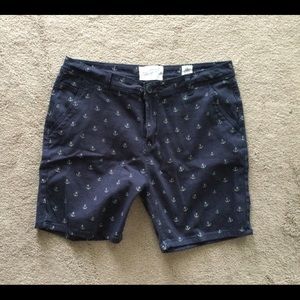 NWOT Men’s Shorts Navy with white anchors size XL, comparable to size 36
